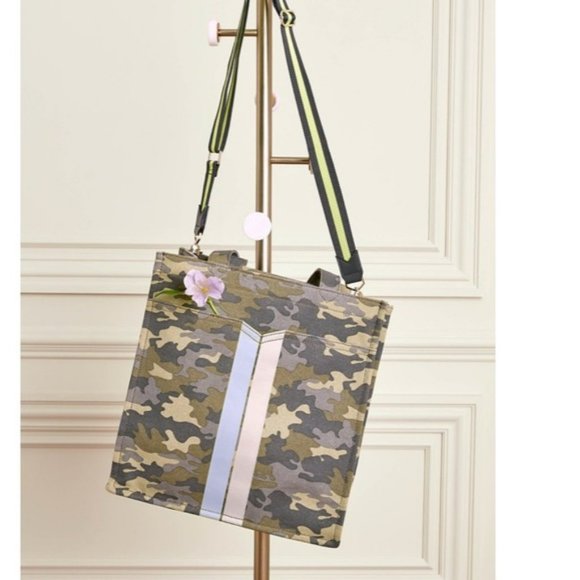 Stella & Dot Game Changer tote - Camo - Picture 7 of 8
